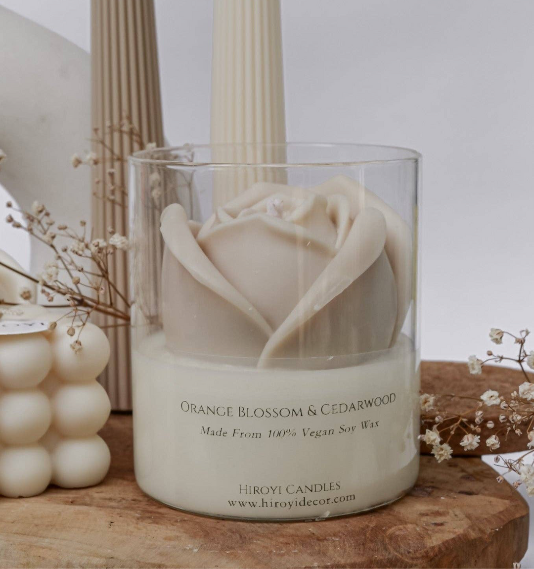 Vela aromática de rosas beige: Ámbar cálido