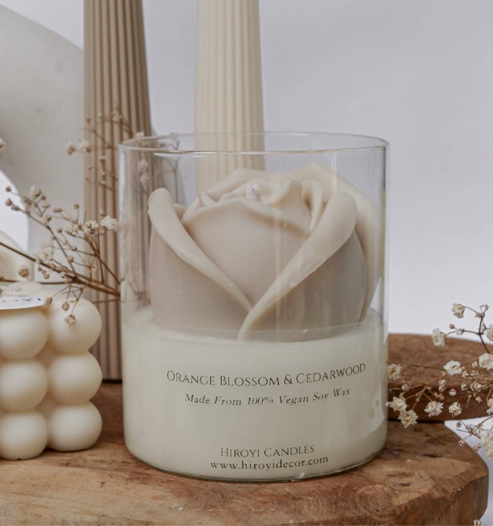 Vela aromática de rosas beige: Ámbar cálido