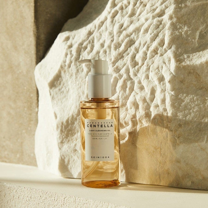 MADAGASCAR CENTELLA LIGHT CLEANSING OIL 200ML